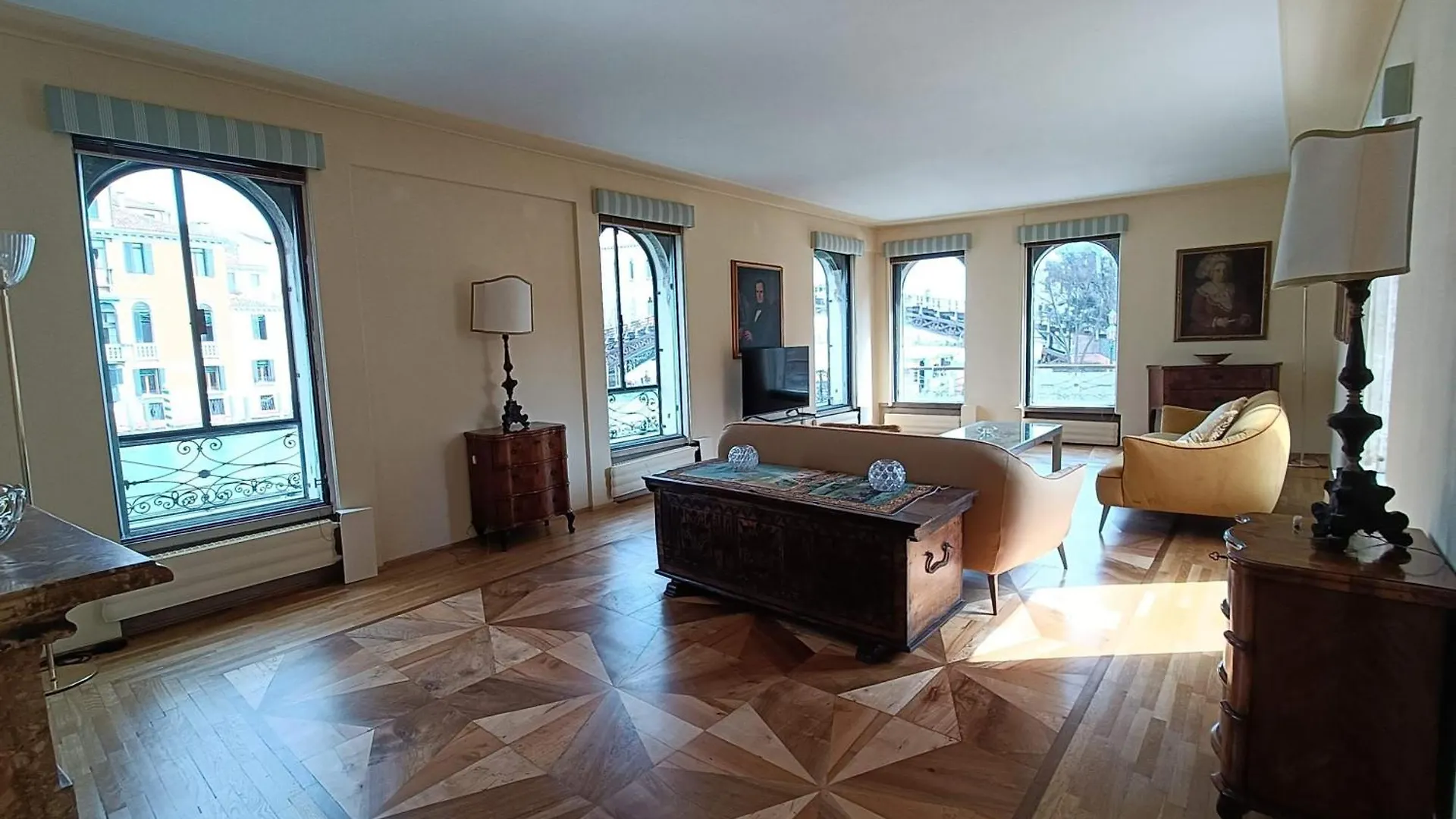 Επικοινωνία με το Palazzo Querini Accademia